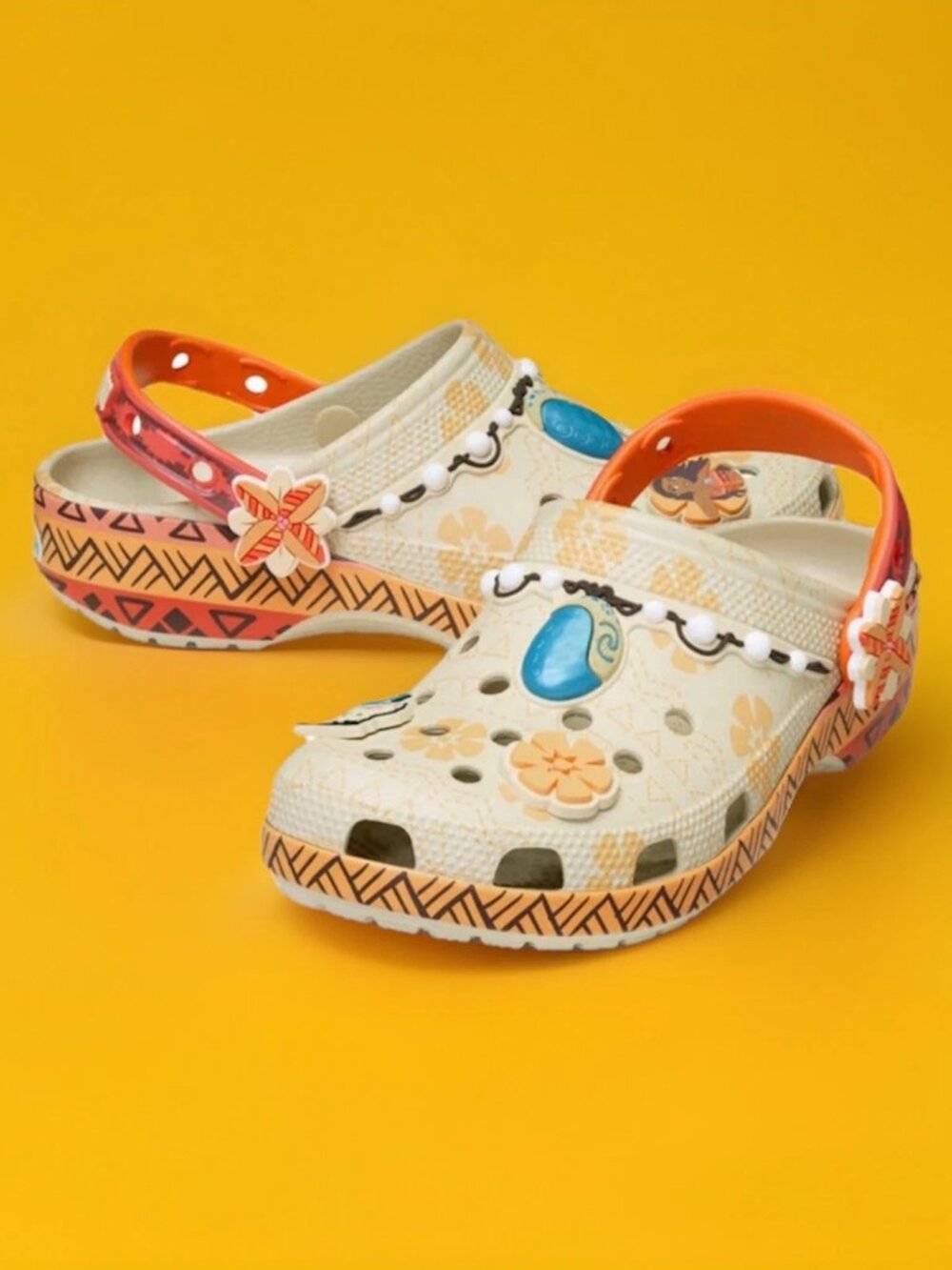 Disney Moana Crocs Classic Clogs Kids Girls Size J4 NWT slip on